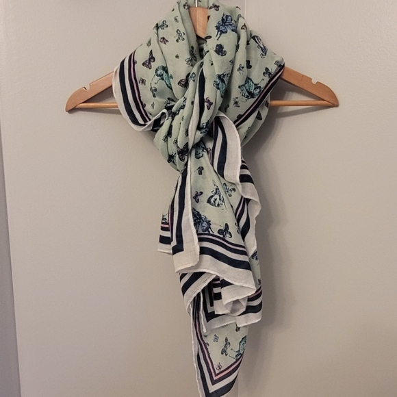 🚨3/$10 Oversized Butterfly Scarf/Wrap - Picture 5 of 7